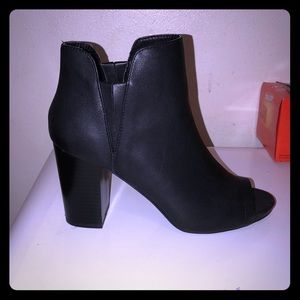 Madden girl by Steve Madden open toed size 7.5